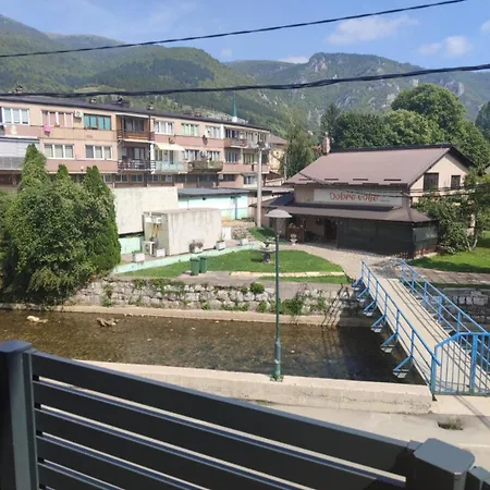 Skolska Lägenhet Travnik