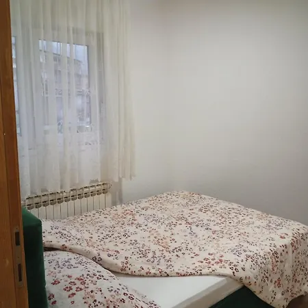 Apartman Skolska 特拉夫尼克